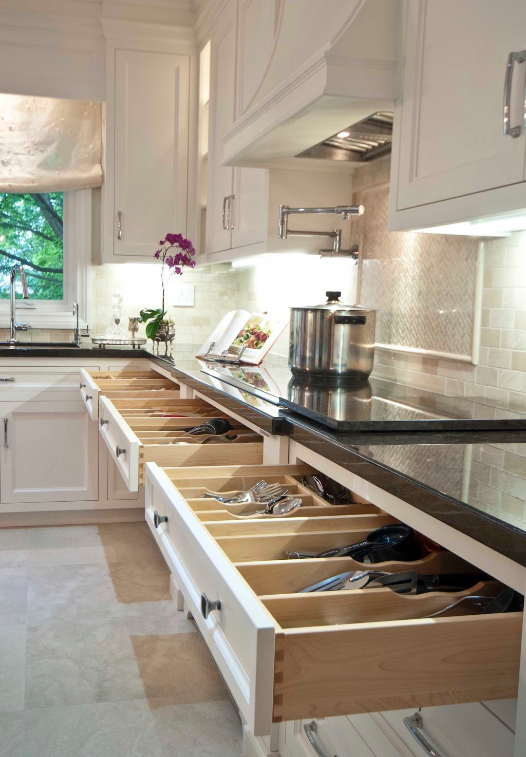 Bloomsbury Fine Cabinetry | 415 Harry Walker Pkwy N #4, Newmarket, ON L3Y 7B3, Canada | Phone: (905) 853-7700