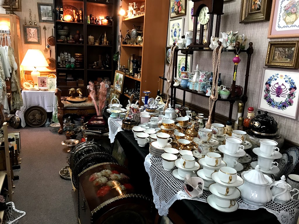 Nagwa’s Antiques | 380A Speers Rd, Oakville, ON L6K 2G2, Canada | Phone: (647) 991-4714