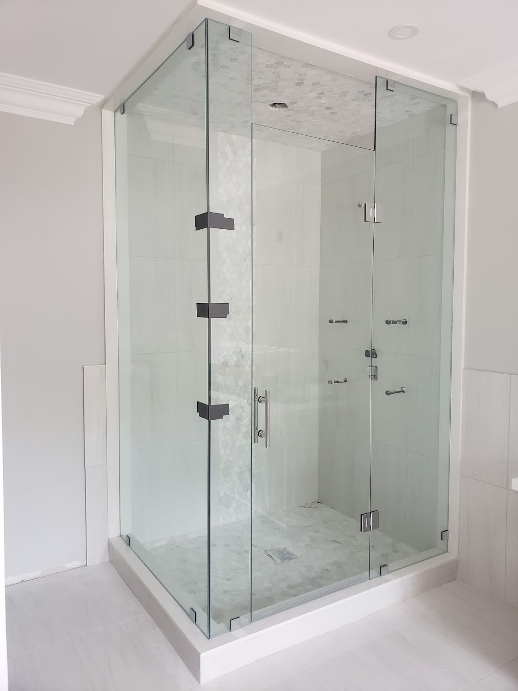 Marine Glass and Mirrors | 15 Upperview Pl, Whitby, ON L1R 0E5, Canada | Phone: (647) 830-9167