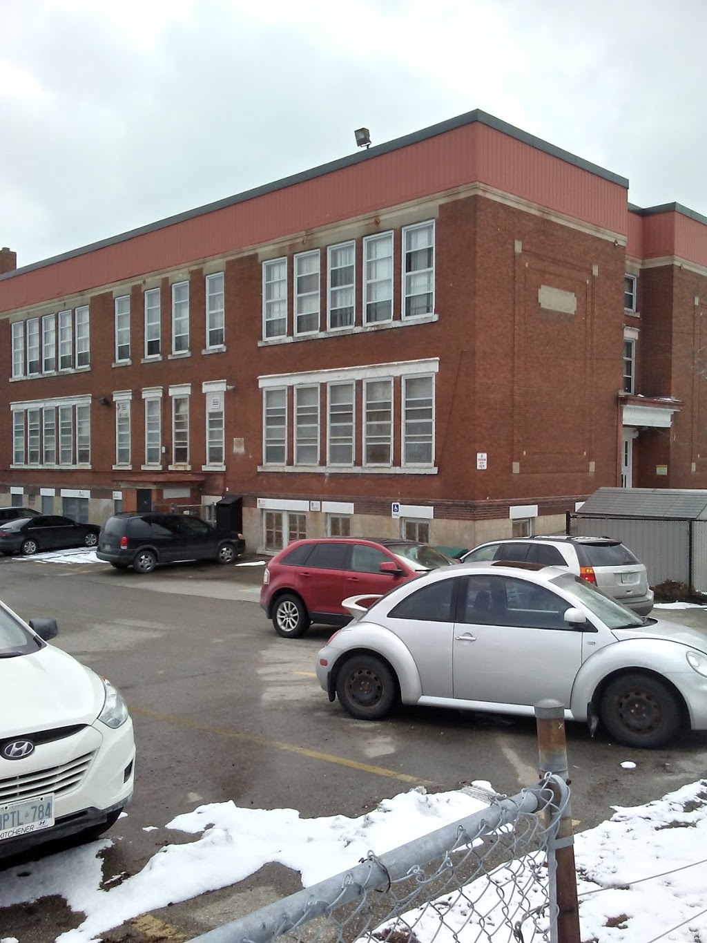 Courtland Senior Public School | 107 Courtland Ave E, Kitchener, ON N2G 2T9, Canada | Phone: (519) 578-4690