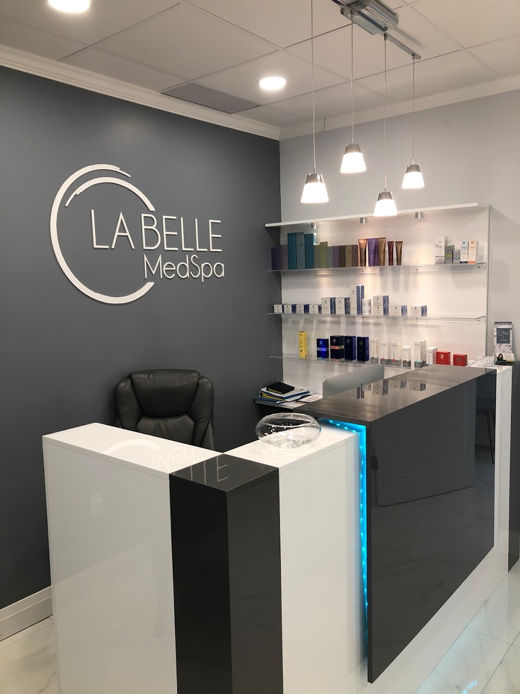 La Belle MedSpa | 250 Dundas St W Unit #304, Mississauga, ON L5B 1J2, Canada | Phone: (905) 232-5232