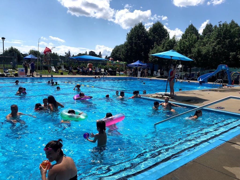 Hampstead Piscine Exterieure | 30 Rue Lyncroft, Hampstead, QC H3X 3E5, Canada | Phone: (514) 369-8266