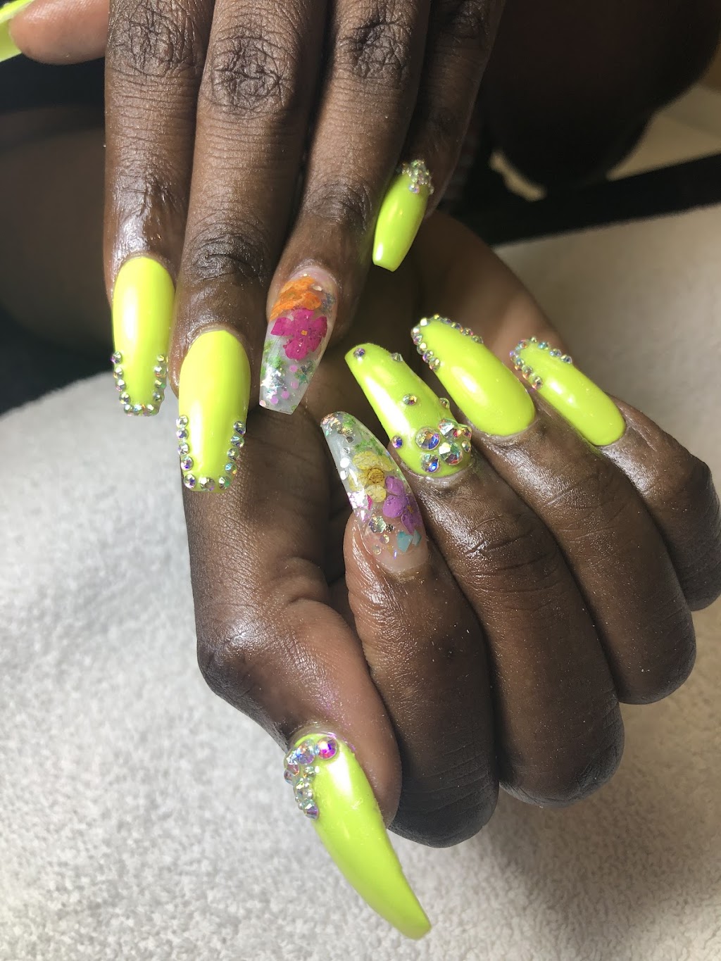 Nails For You | 1277 York Mills Rd, North York, ON M3A 1Z5, Canada | Phone: (416) 546-0199