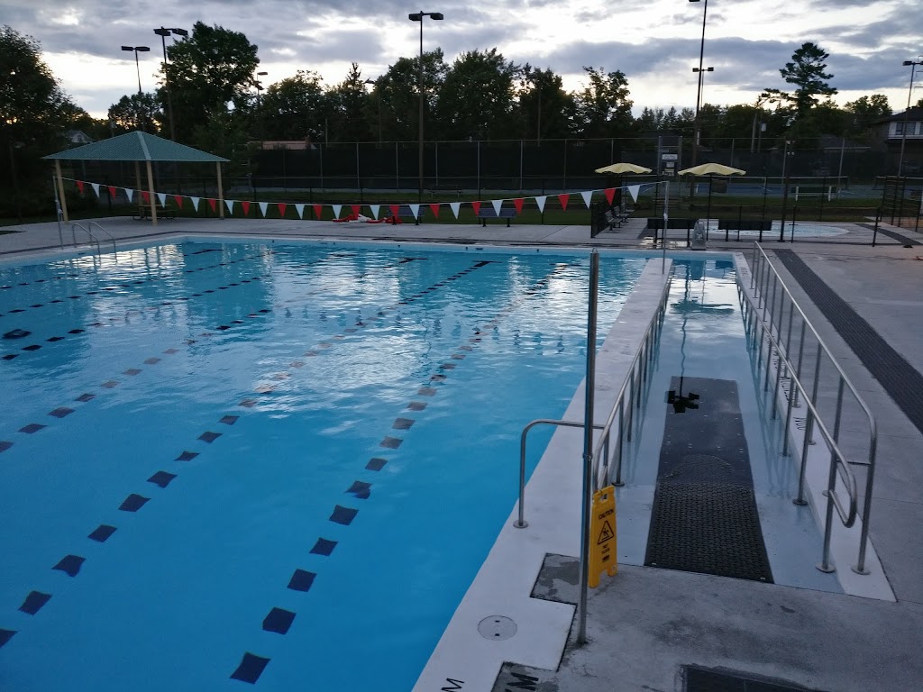 Crestview Outdoor Pool | 56 Fieldrow St, Ottawa, ON K2G 2Y7, Canada | Phone: (613) 225-7250