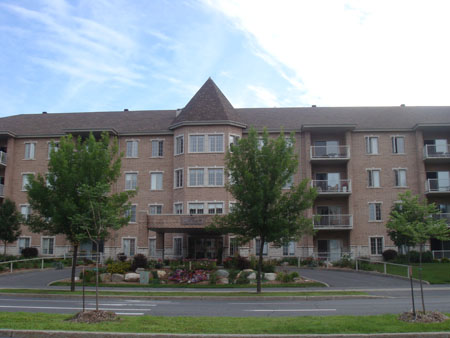 Manoir Base Plein Air | 1100 Boulevard Curé-Poirier E #108, Longueuil, QC J4J 5M2, Canada | Phone: (450) 647-0555