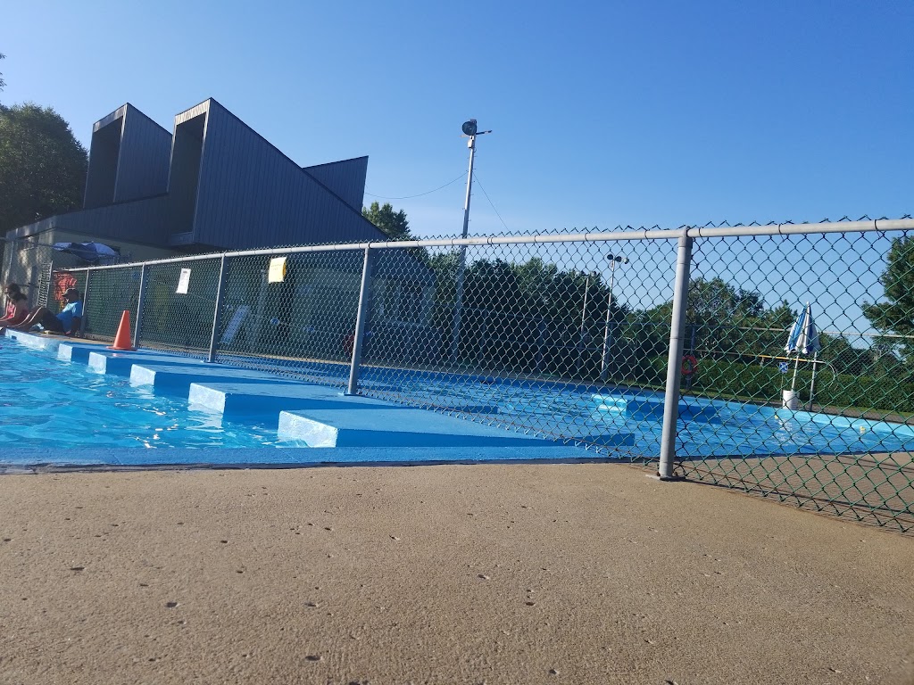 Piscine Wilfrid-Pelletier | 1865 Boul. Tessier, Laval, QC H7S 1W2, Canada | Phone: (450) 662-5188