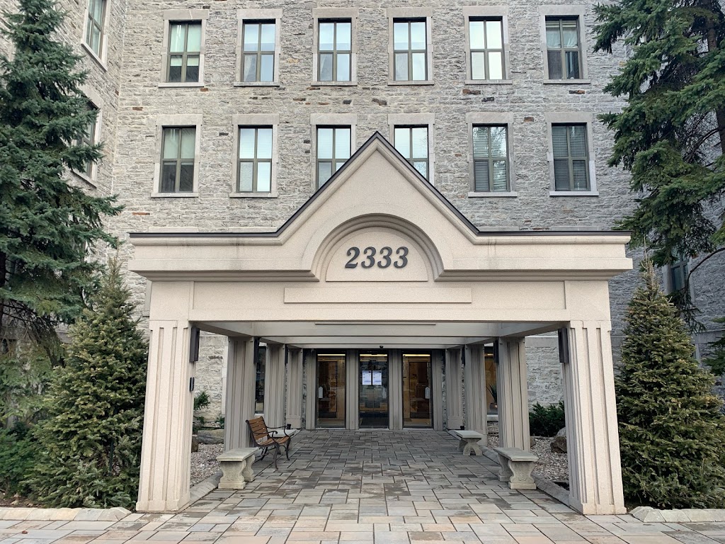 Douek Apartments | 2333 Rue Sherbrooke O, Montréal, QC H3H 2T6, Canada | Phone: (514) 910-6780