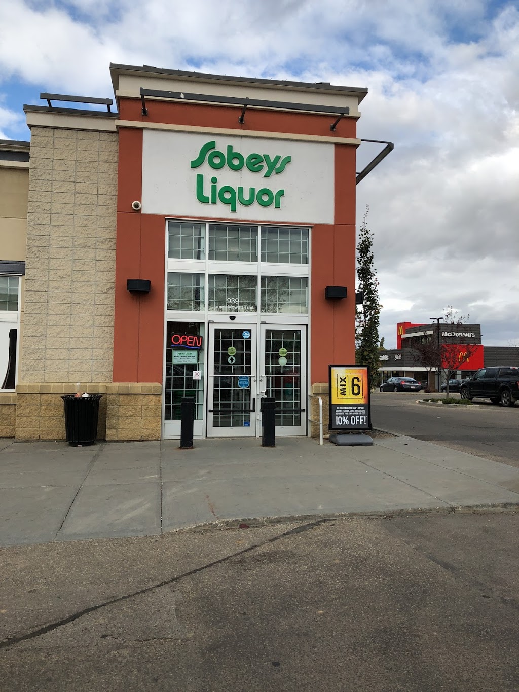 Sobeys Liquor Southbrook | 939 James Mowatt Trail SW, Edmonton, AB T6W 1S4, Canada | Phone: (780) 429-2750