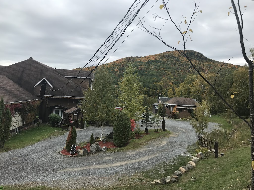 Auberge la côté dor | 348 Rue Principale, Petite-Rivière-Saint-François, QC G0A 2L0, Canada | Phone: (418) 632-5520