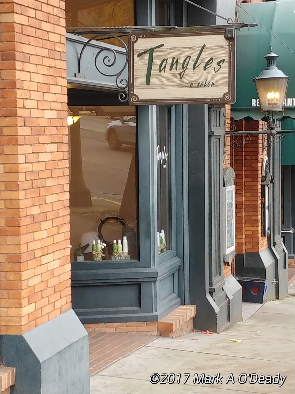 Tangles Salon | 1212 Harris Ave, Bellingham, WA 98225, USA | Phone: (360) 650-0700