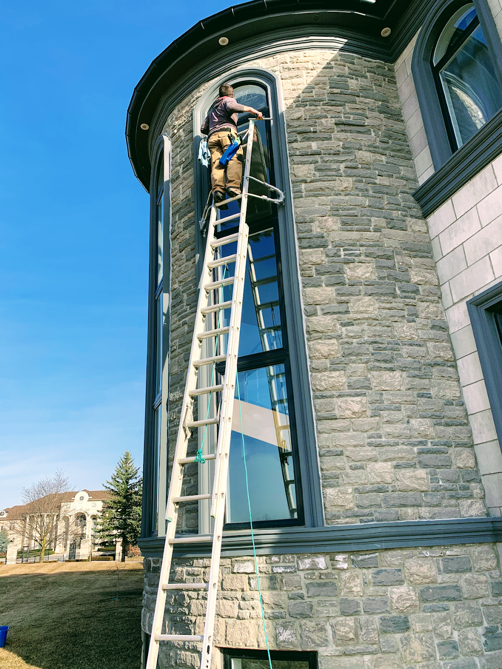 Hunters Window Cleaning Etobicoke | 8 Anglesey Blvd #303, Etobicoke, ON M9A 3B3, Canada | Phone: (647) 267-2242