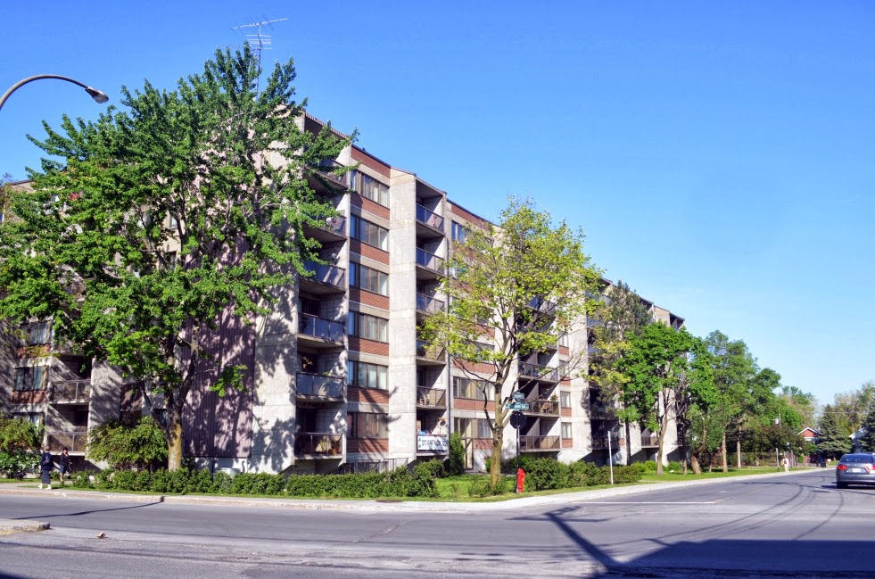 St Patrick Square | 6767 Chemin de la Côte-Saint-Luc, Côte Saint-Luc, QC H4V 2Z6, Canada | Phone: (514) 481-9609