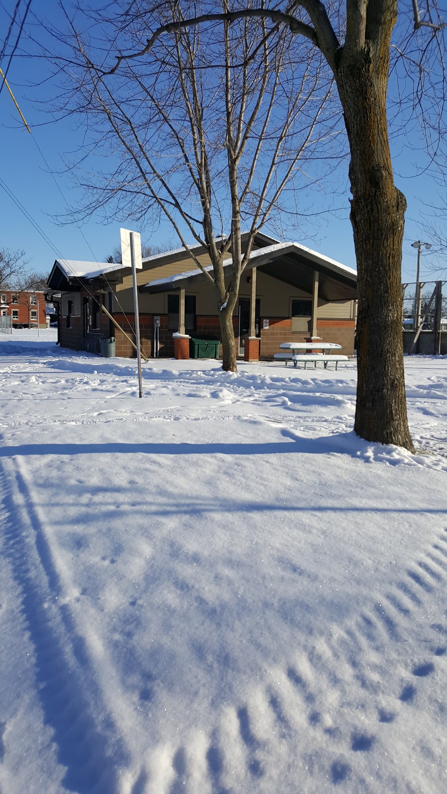 Chalet Marquis-de-Montcalm | 280 Rue Fortin, Saint-Jean-sur-Richelieu, QC J3B 3M8, Canada | Phone: (450) 357-2144