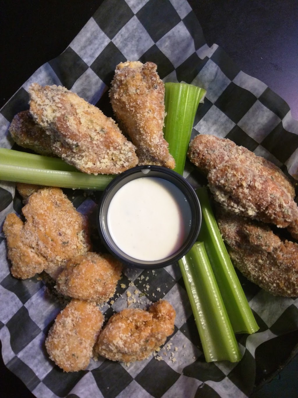 Duffs Famous Wings | 3090 Orchard Park Rd, Buffalo, NY 14224, USA | Phone: (716) 674-7212