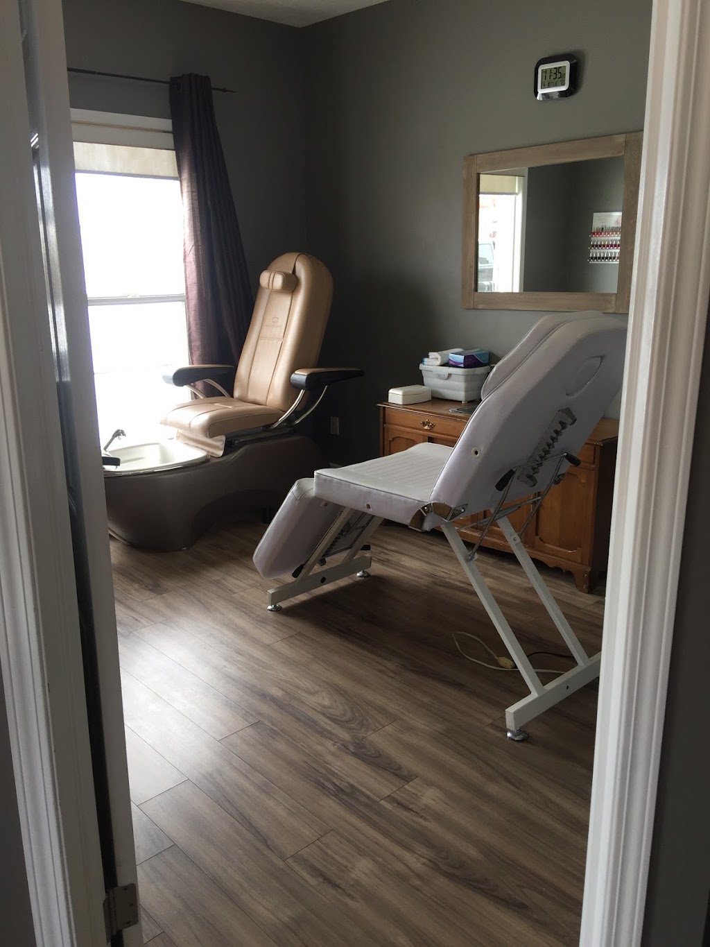 Hair Heaven Nail & Spa | 218 6 St, Beiseker, AB T0M 0G0, Canada | Phone: (403) 947-2938