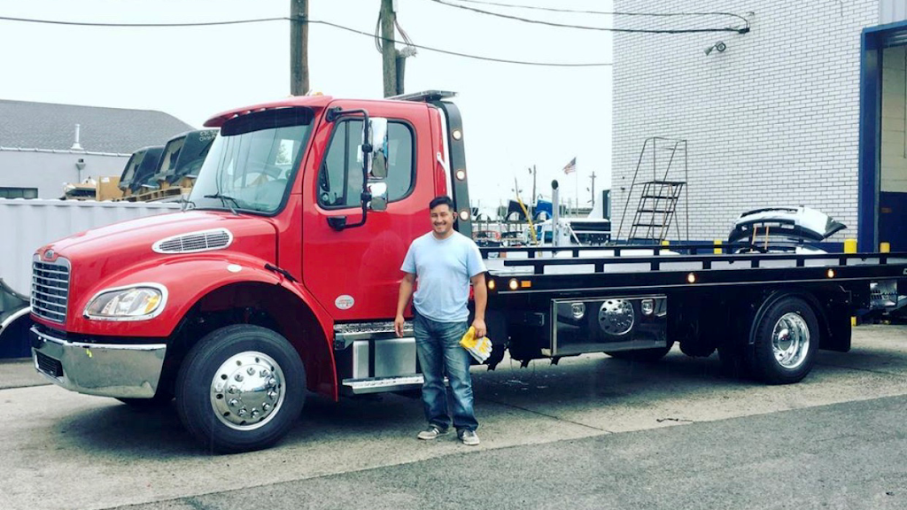 Tow Truck St-Laurent | CP 53551 NORGATE, Saint-Laurent, QC H4L 5J9, Canada | Phone: (438) 793-1994