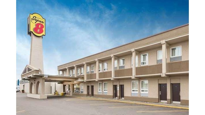 Super 8 by Wyndham Thunder Bay | 439 Memorial Ave, Thunder Bay, ON P7B 3Y6, Canada | Phone: (807) 344-2612