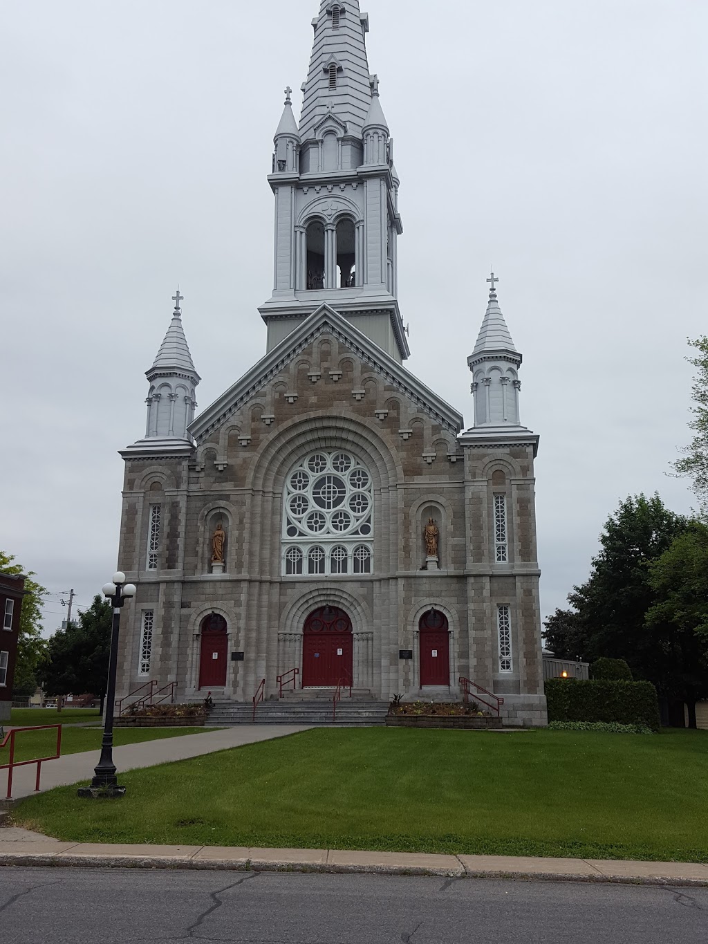 Saint Timothy Church | 91 Rue Saint Laurent, Salaberry-de-Valleyfield, QC J6S 6K1, Canada | Phone: (450) 373-2343