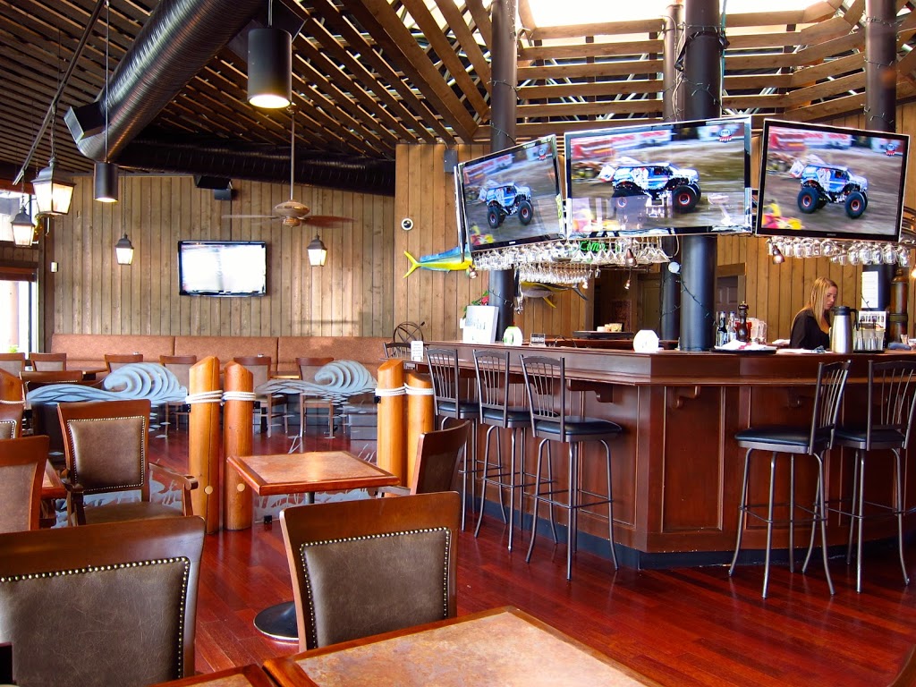 Lighthouse Marine Pub | 5764 Wharf Ave, Sechelt, BC V0N 3A6, Canada | Phone: (604) 885-9494