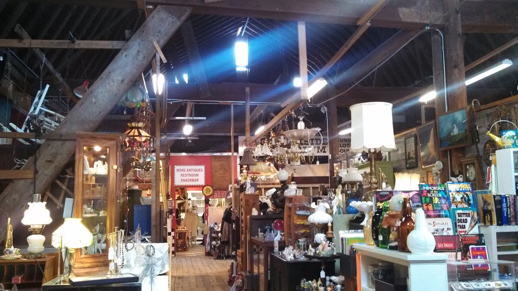 Shawnee Country Barns Antique Co-Op | 6608 Shawnee Rd, North Tonawanda, NY 14120, USA | Phone: (716) 731-1430