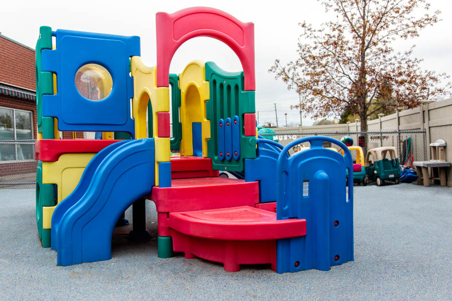 Alphas Discovery Kids Preschool and Daycare | 609 Ford Dr Unit 3-4, Oakville, ON L6J 7Z6, Canada | Phone: (905) 337-7225