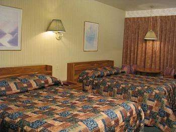 Motel St-Moritz | 1580 Rue Principale E, Sainte-Agathe-des-Monts, QC J8C 2V7, Canada | Phone: (819) 326-3444