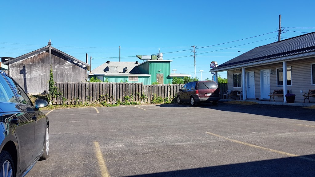 Perth Plaza Motel | 40 Dufferin St, Perth, ON K7H 3A6, Canada | Phone: (613) 264-1022