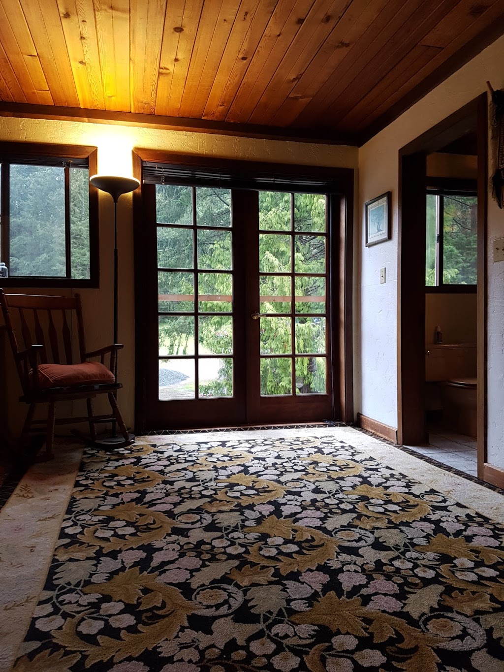 Log House Lodge Galiano | 754 Burrill Rd, Galiano Island, BC V0N 1P0, Canada | Phone: (250) 539-5785