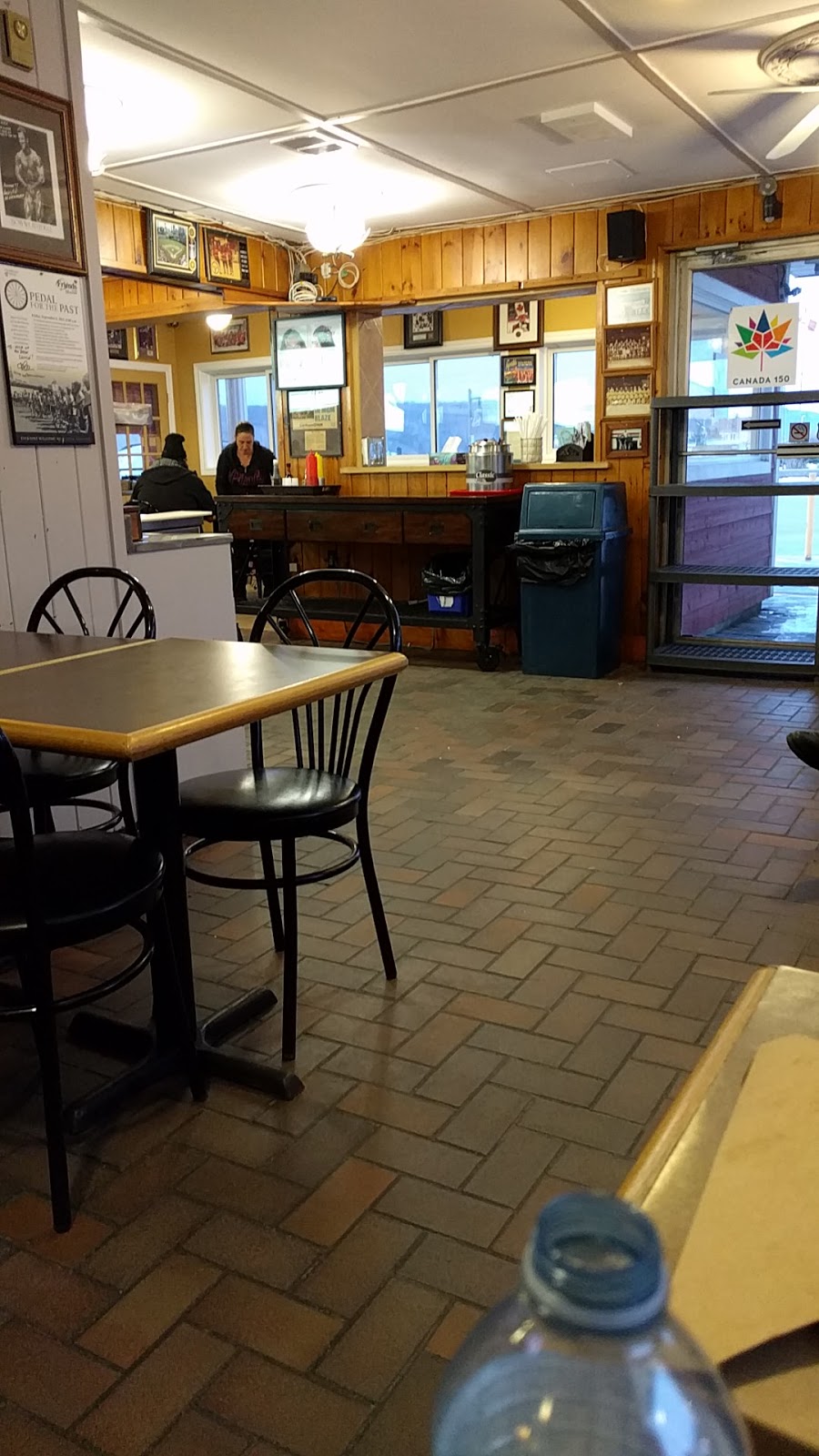 World Famous Dock Lunch | 4 Main St, Penetanguishene, ON L9M 1T1, Canada | Phone: (705) 549-8111