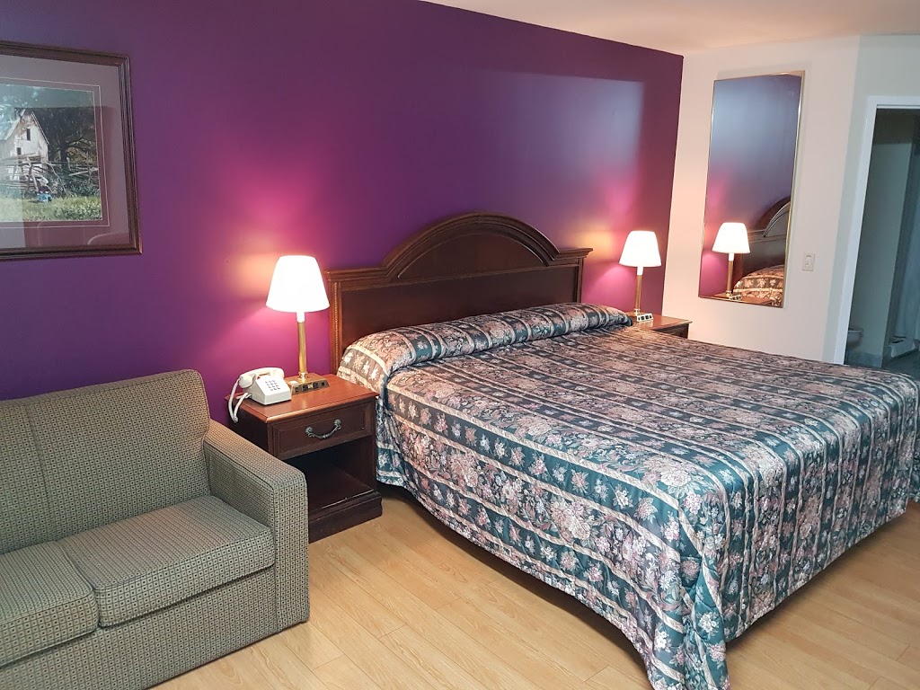 Kenora Motel | 2030 Huron Church Rd, Windsor, ON N9C 2L5, Canada | Phone: (519) 969-7500