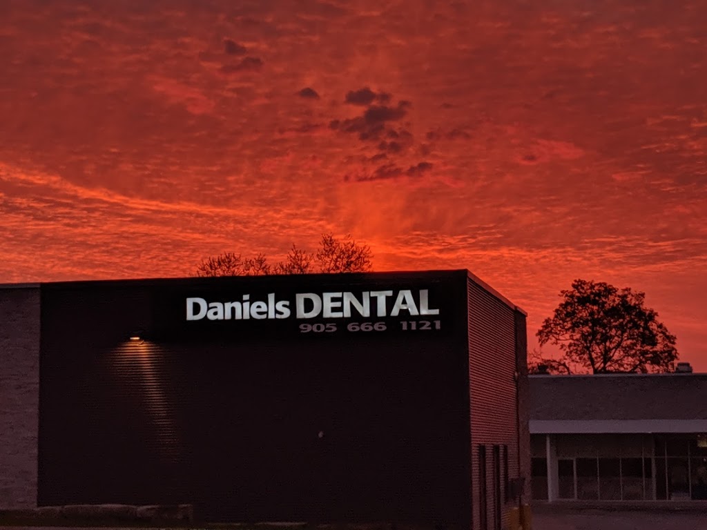 Daniels Dental | 1525 Dundas St E, Whitby, ON L1N 2K6, Canada | Phone: (905) 666-1121