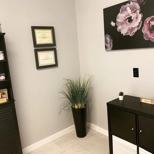 The Lounge Salon & Spa Company | 5035 50 St, Innisfail, AB T4G 1S7, Canada | Phone: (403) 227-3510