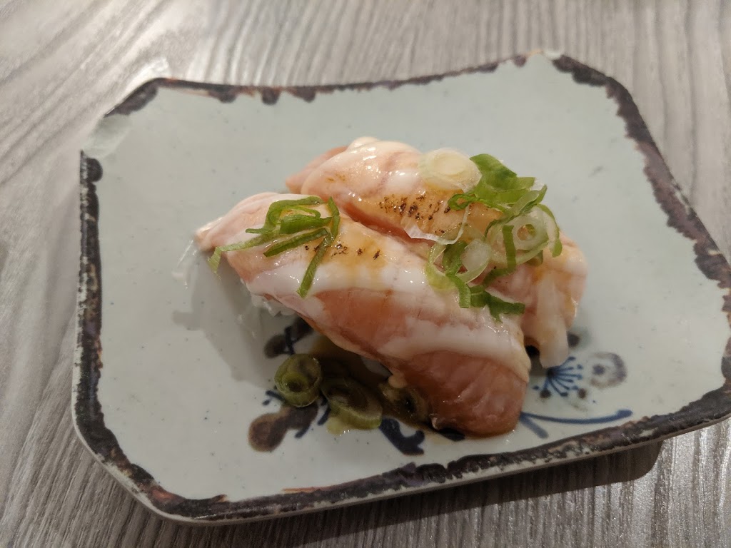 Sushi Sakura | 3400 Chem. des Quatre-Bourgeois, Québec, QC G1W 2L3, Canada | Phone: (581) 981-8008