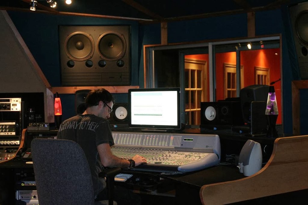 Charterhouse Studios | 46 Charterhouse Crescent, London, ON N5W 5V5, Canada | Phone: (519) 455-0304