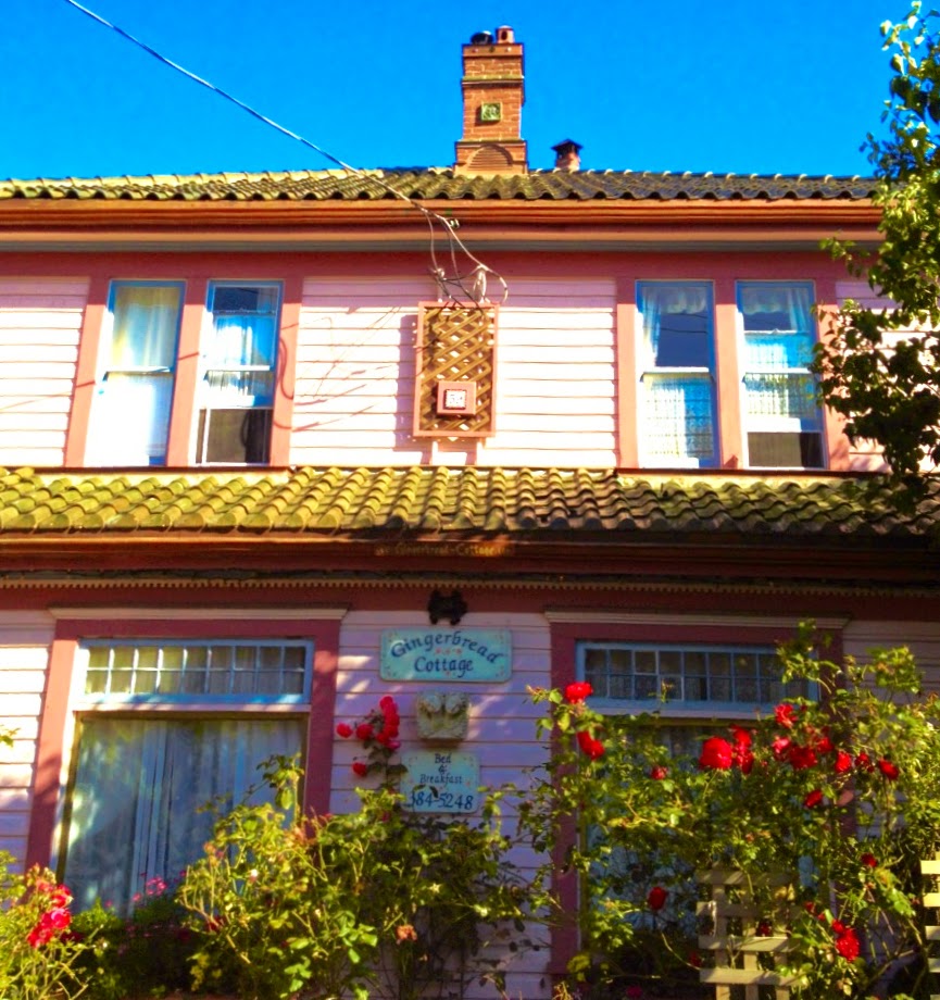 Gingerbread Cottage Bed and Breakfast | 59 Oswego St, Victoria, BC V8V 2A7, Canada | Phone: (877) 767-2121