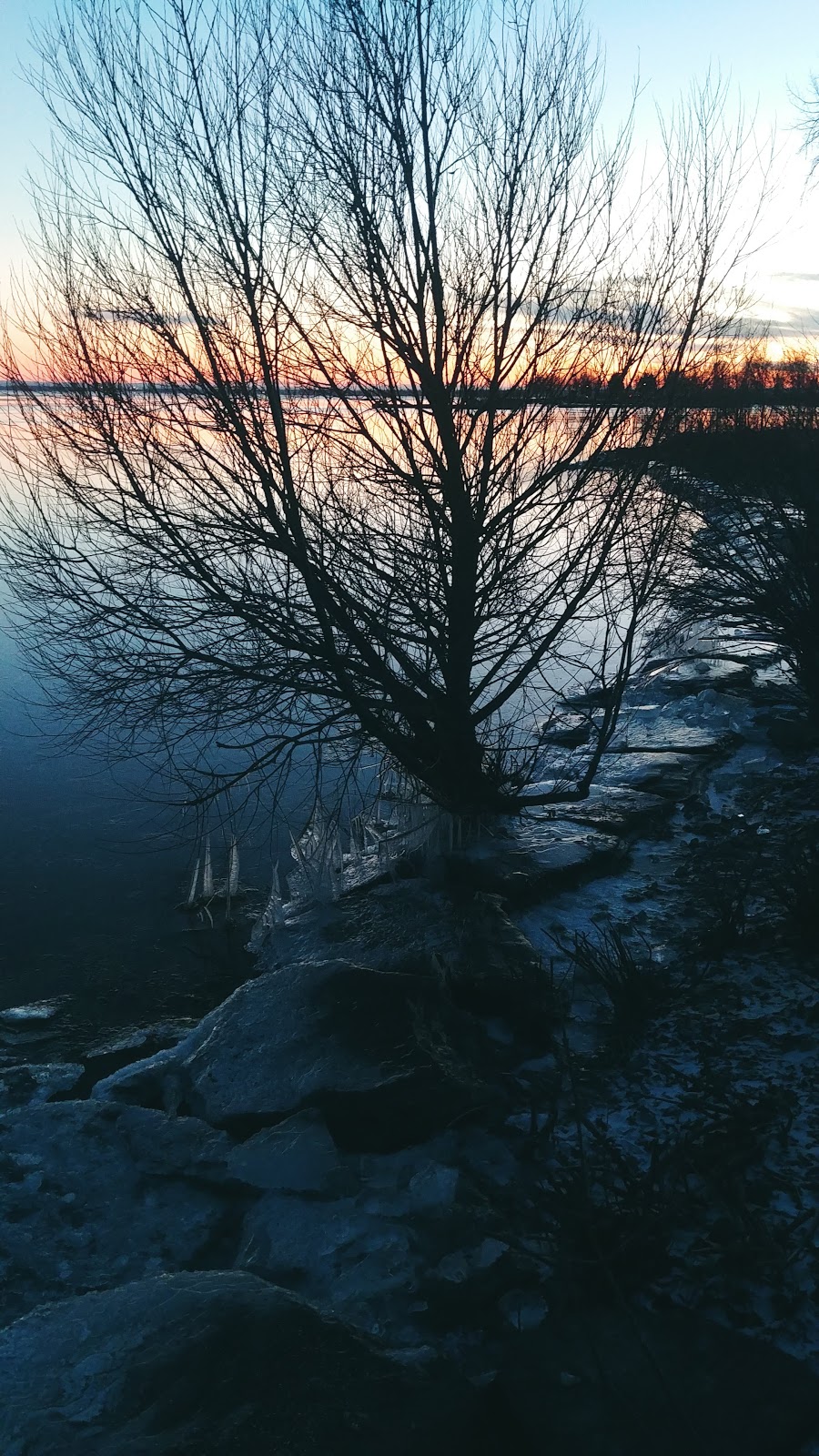 Edgewater Park | Chemin du Bord-du-Lac, Pointe-Claire, QC H9S 5C8, Canada