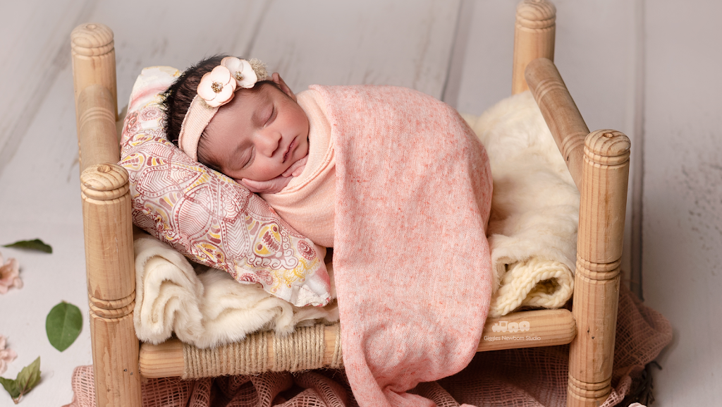 Giggles Newborn Studio | Asleton Blvd, Milton, ON L9T 7K3, Canada | Phone: (437) 989-3889