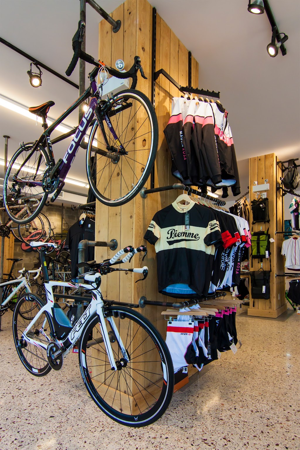 Studio Cycle Maglia Rosa | 6393 Av. Papineau, Montréal, QC H2G 2X1, Canada | Phone: (514) 507-7922