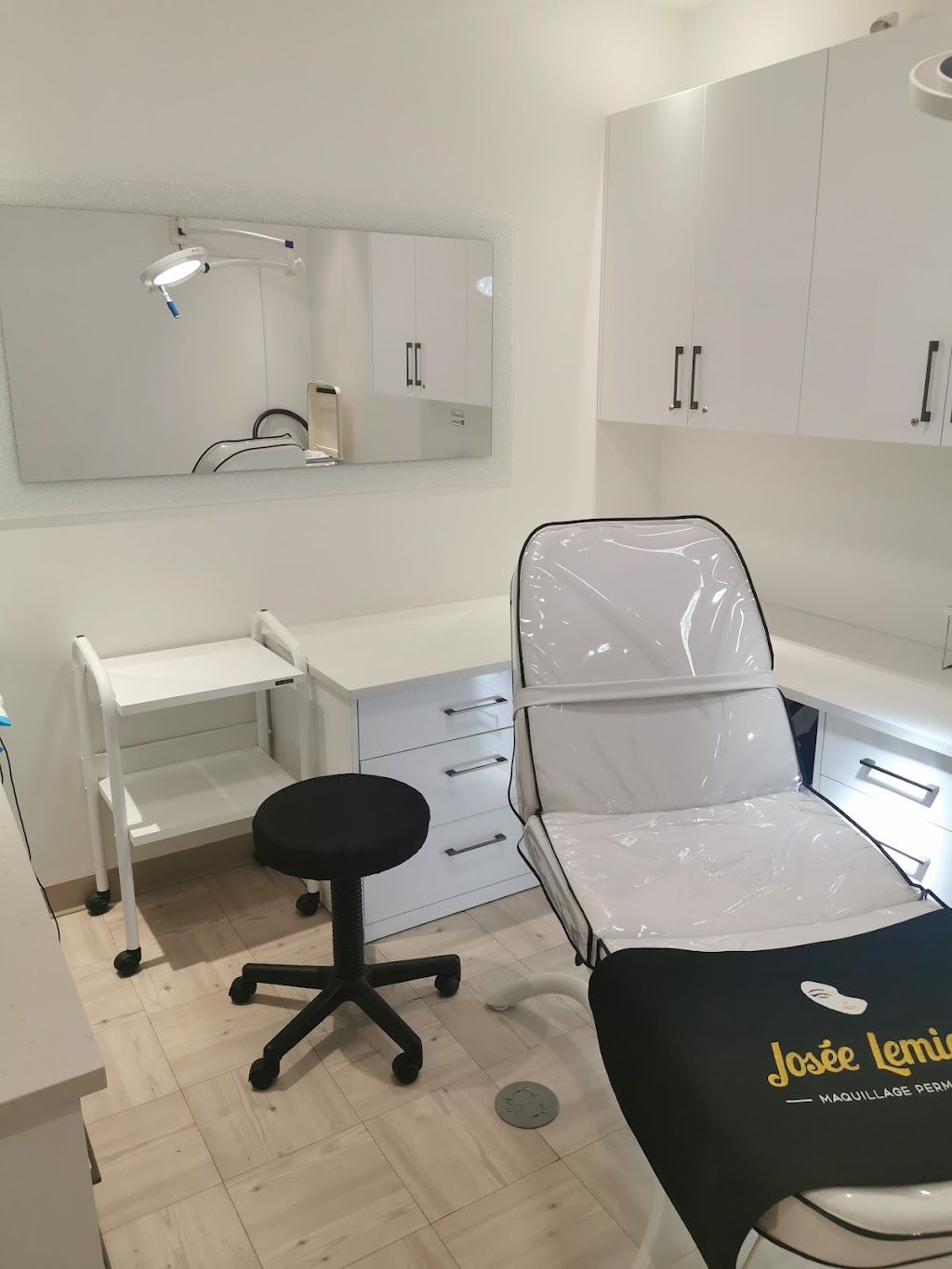 Maquillage Permanent Josée Lemieux inc. | 1071 Bd Saint-Bruno, Saint-Bruno-de-Montarville, QC J3V 6P4, Canada | Phone: (877) 437-9611