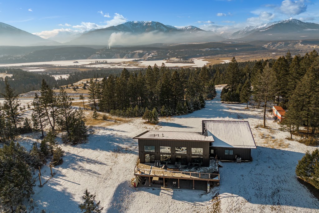 Bears Den | 5067 Armstrong Rd, Invermere, BC V0A 1K2, Canada | Phone: (780) 604-5454