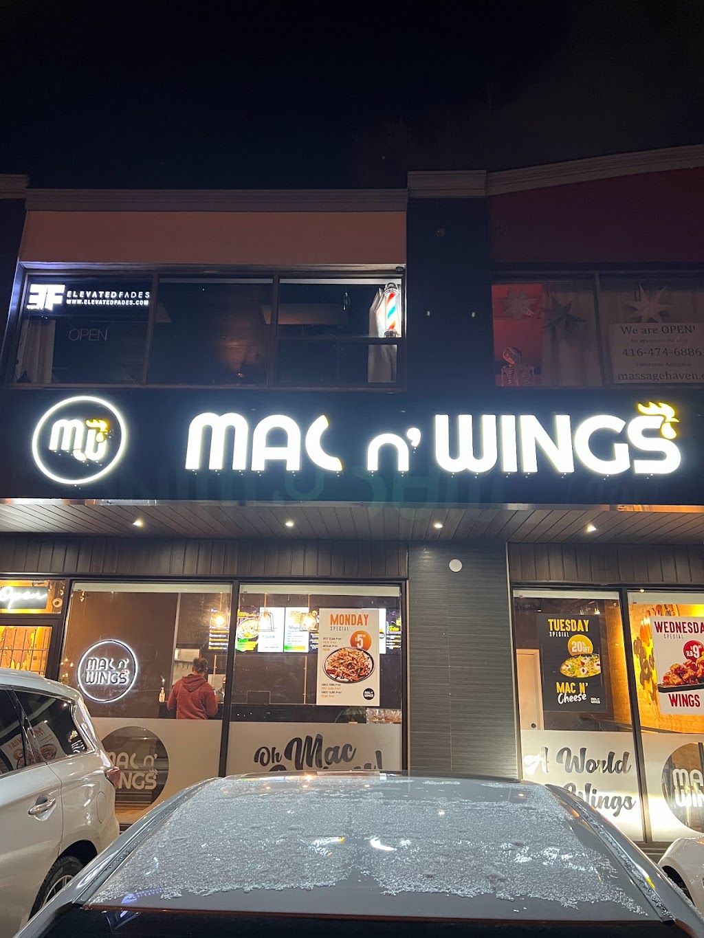 Mac N Wings | 448 Kennedy Rd, Scarborough, ON M1K 2A8, Canada | Phone: (416) 792-5551