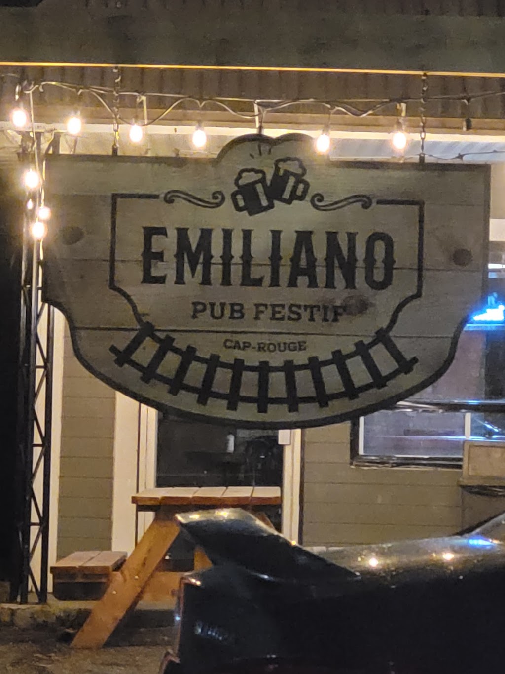 Emiliano Pub Festif - Cap-Rouge | 1487 Rue Provancher, Québec, QC G1Y 1S2, Canada | Phone: (581) 491-4277