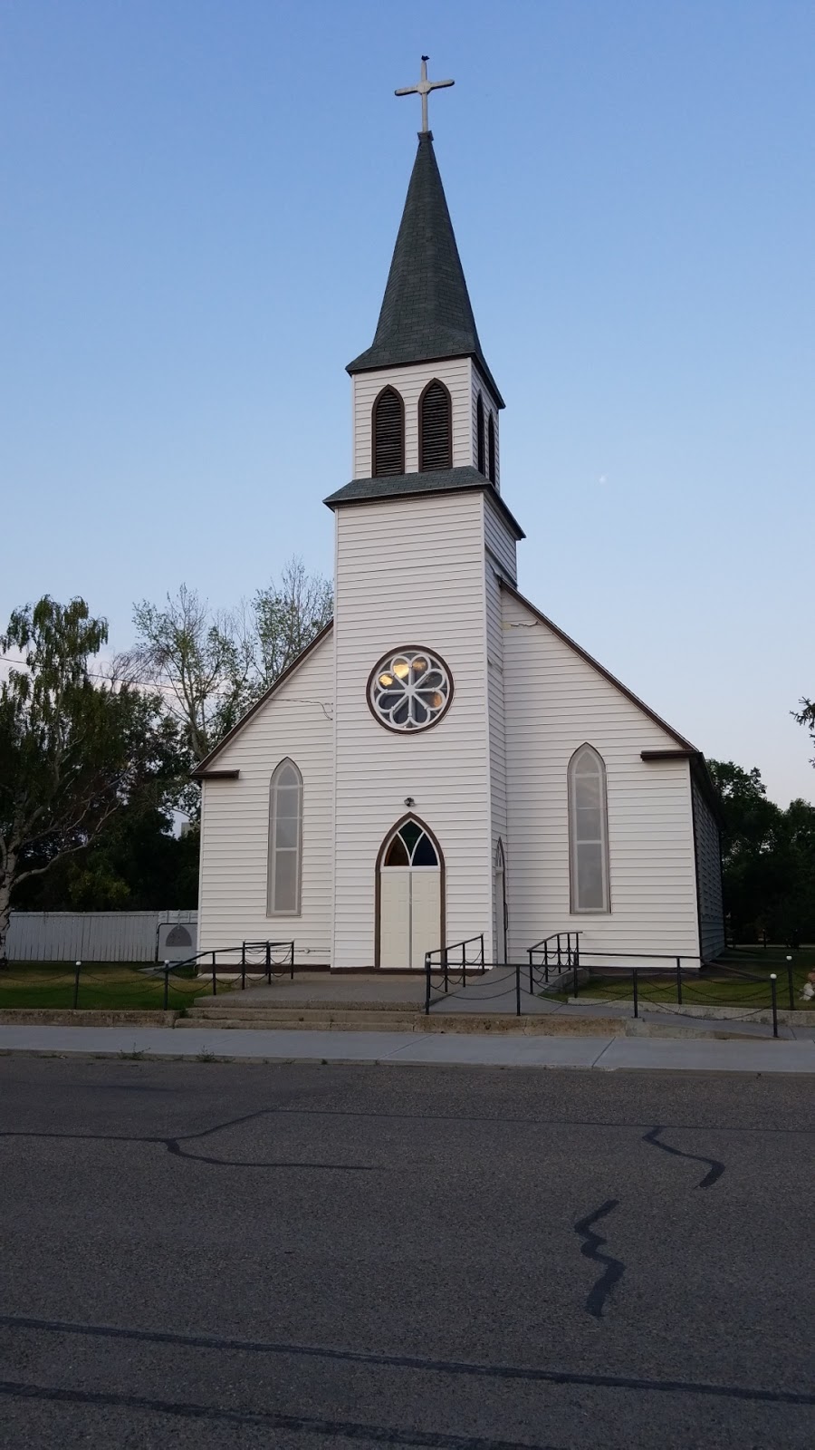 Holy Cross Roman Catholic Church | Canada, 2604 3 Ave, Fort Macleod, AB T0L 0Z0, Canada | Phone: (403) 553-3040