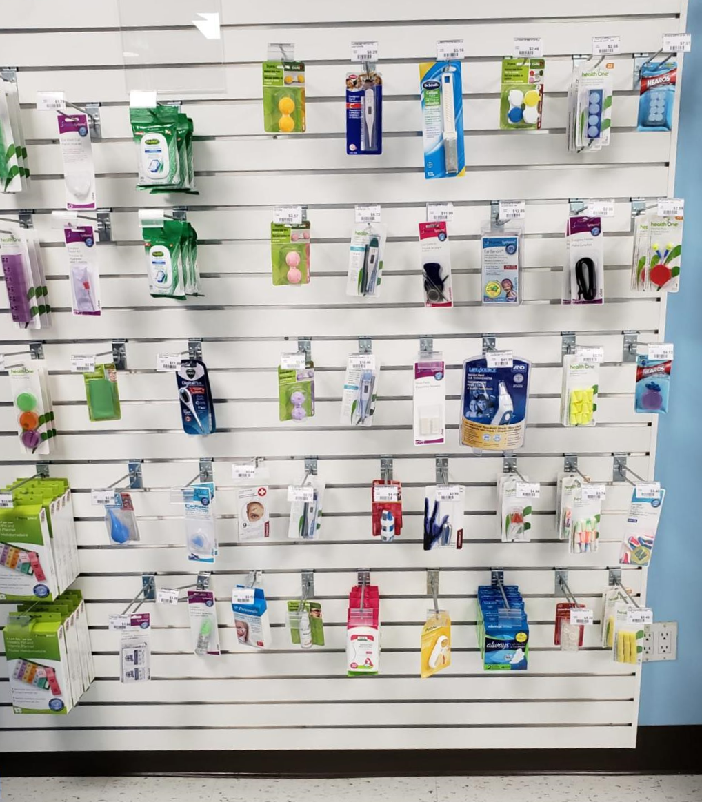 Oak Street East Pharmacy & Walk-In Clinic | 250B Oak St E, Leamington, ON N8H 4V4, Canada | Phone: (519) 326-7474