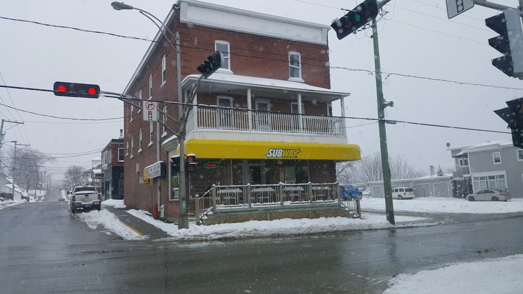 Subway | 90-A Rue Saint-Georges, Windsor, QC J1S 1J6, Canada | Phone: (819) 845-1205