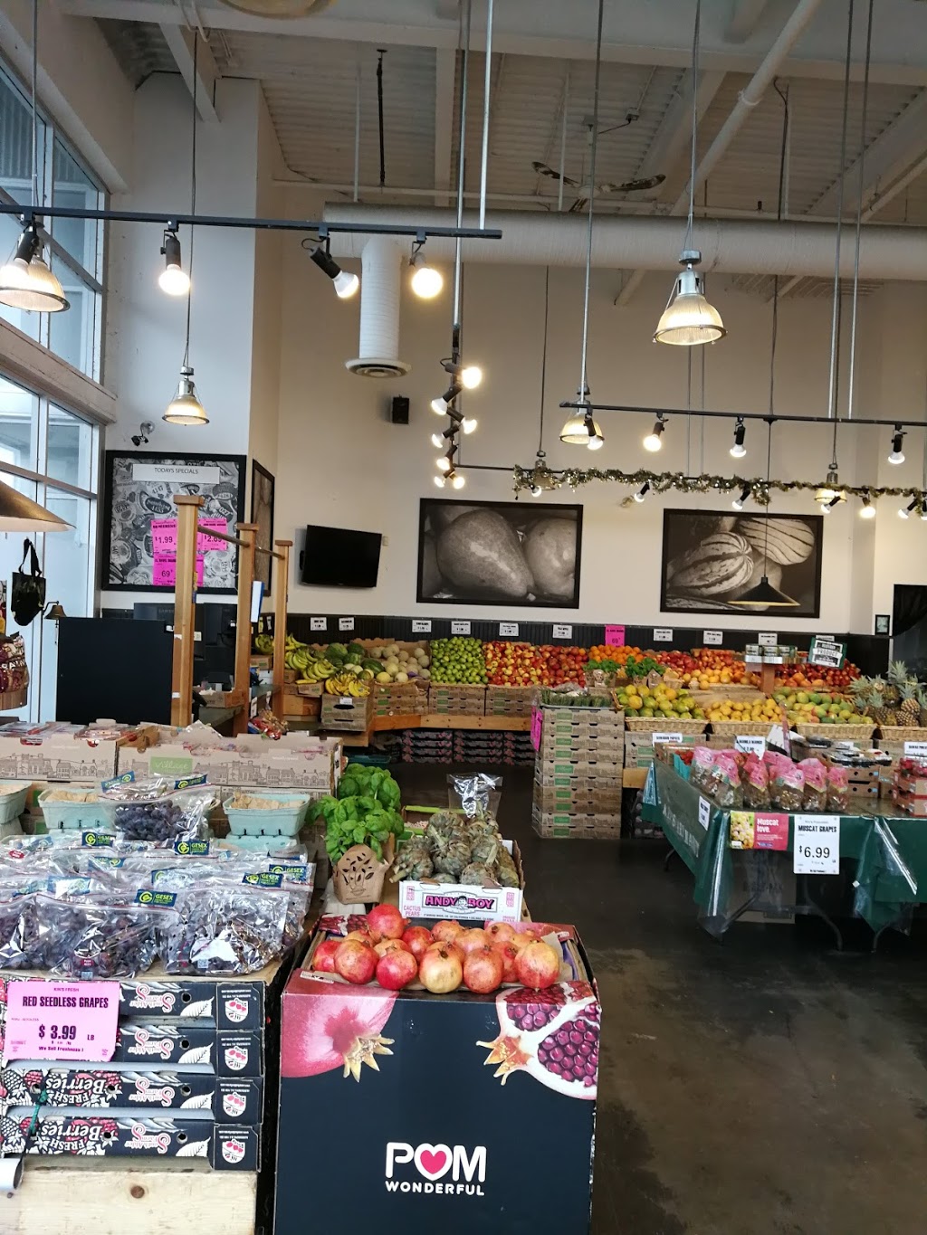 Kins Farm Market | 7515, 200 Market Crossing #200, Burnaby, BC V5J 0A3, Canada | Phone: (604) 432-6199