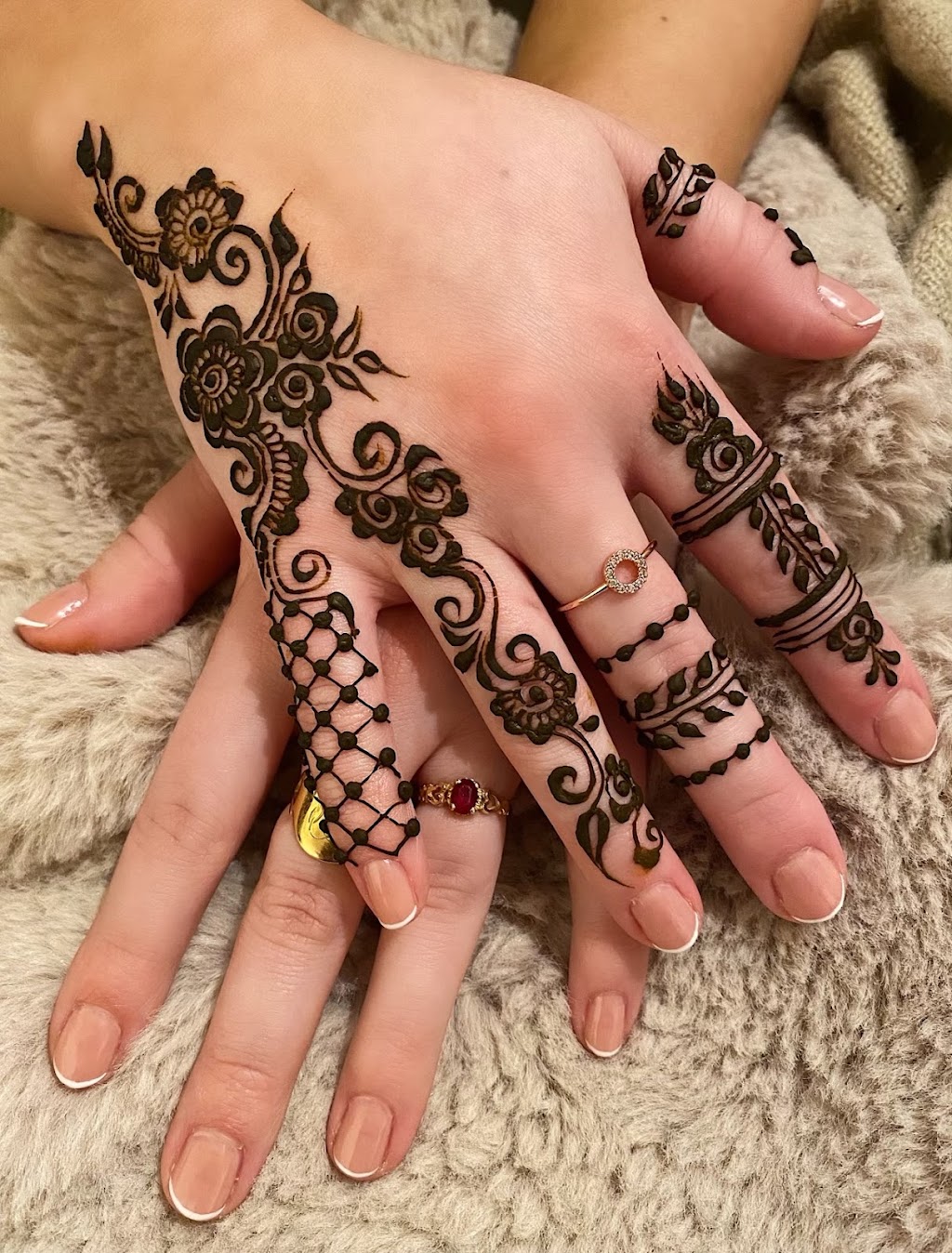 The Henna Connect | 5030 Heatherleigh Ave, Mississauga, ON L5V 2G7, Canada | Phone: (647) 402-8786