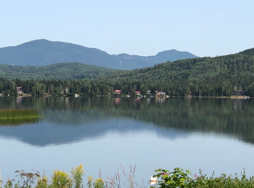 Le Chalet Les Hirondelles | 34 Chemin du Lac Nairne, Saint-Aimé-des-Lacs, QC G0T 1S0, Canada | Phone: (418) 655-5807