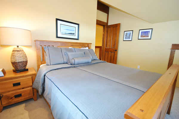 Twin Oaks Chalet | 2463 Fairways Dr, Sun Peaks, BC V0E 5N0, Canada | Phone: (250) 578-6939