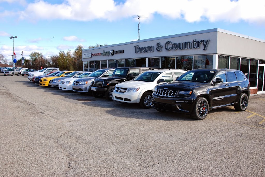 Town & Country Chrysler | 245 Lombard St, Smiths Falls, ON K7A 5B8, Canada | Phone: (613) 283-7555